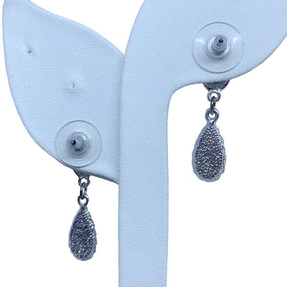 Black Teardrop Dangle Drop Silvertone Retro Style Earrings - Picture 4 of 5